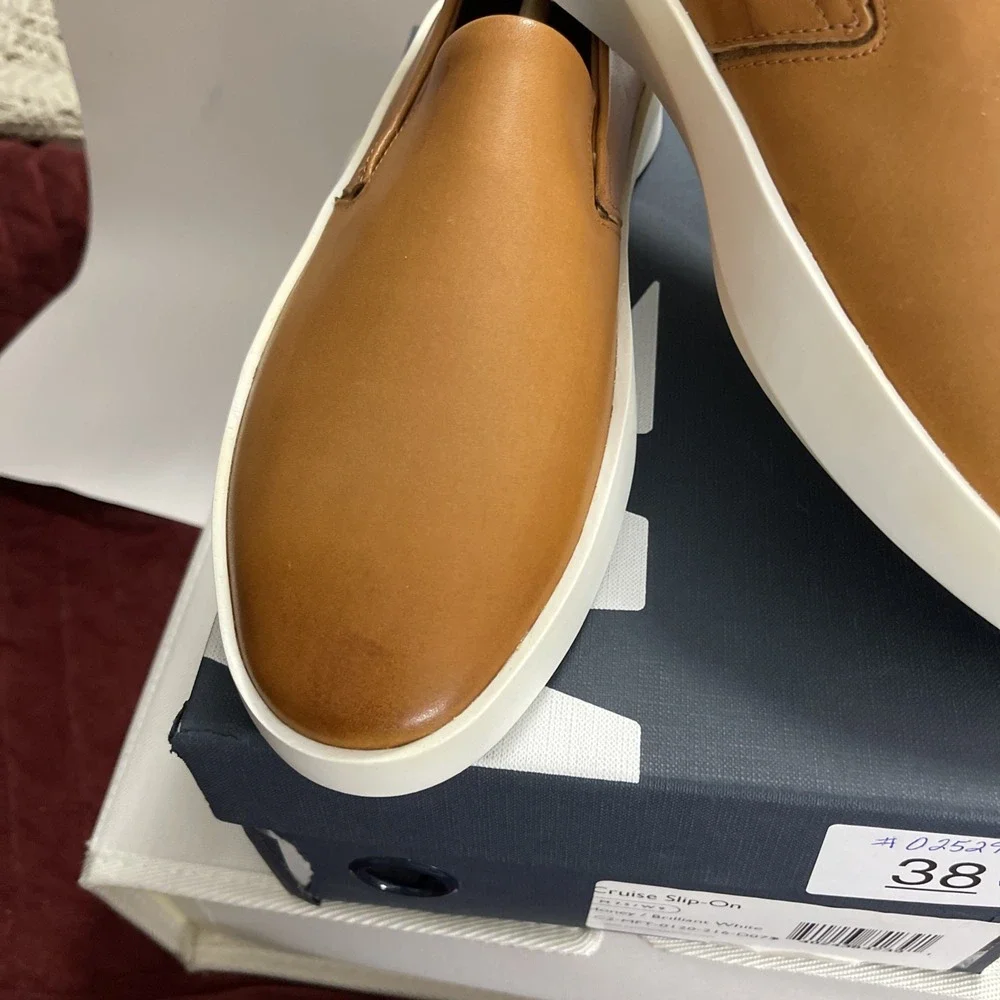 NIB Wolf and Shepherd Cruise Slip‎ On Loafer Men 7.5/Women 9 Honey Brown White